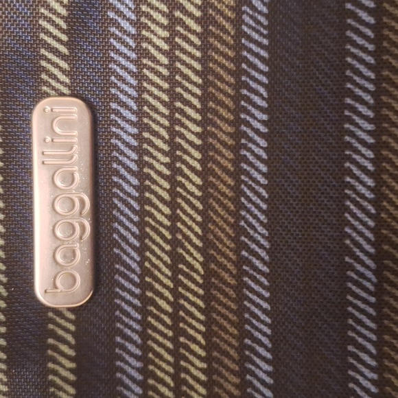 Gorgeous Baggalini Crossbody Bag.  Great for summer travel! - Picture 2 of 11